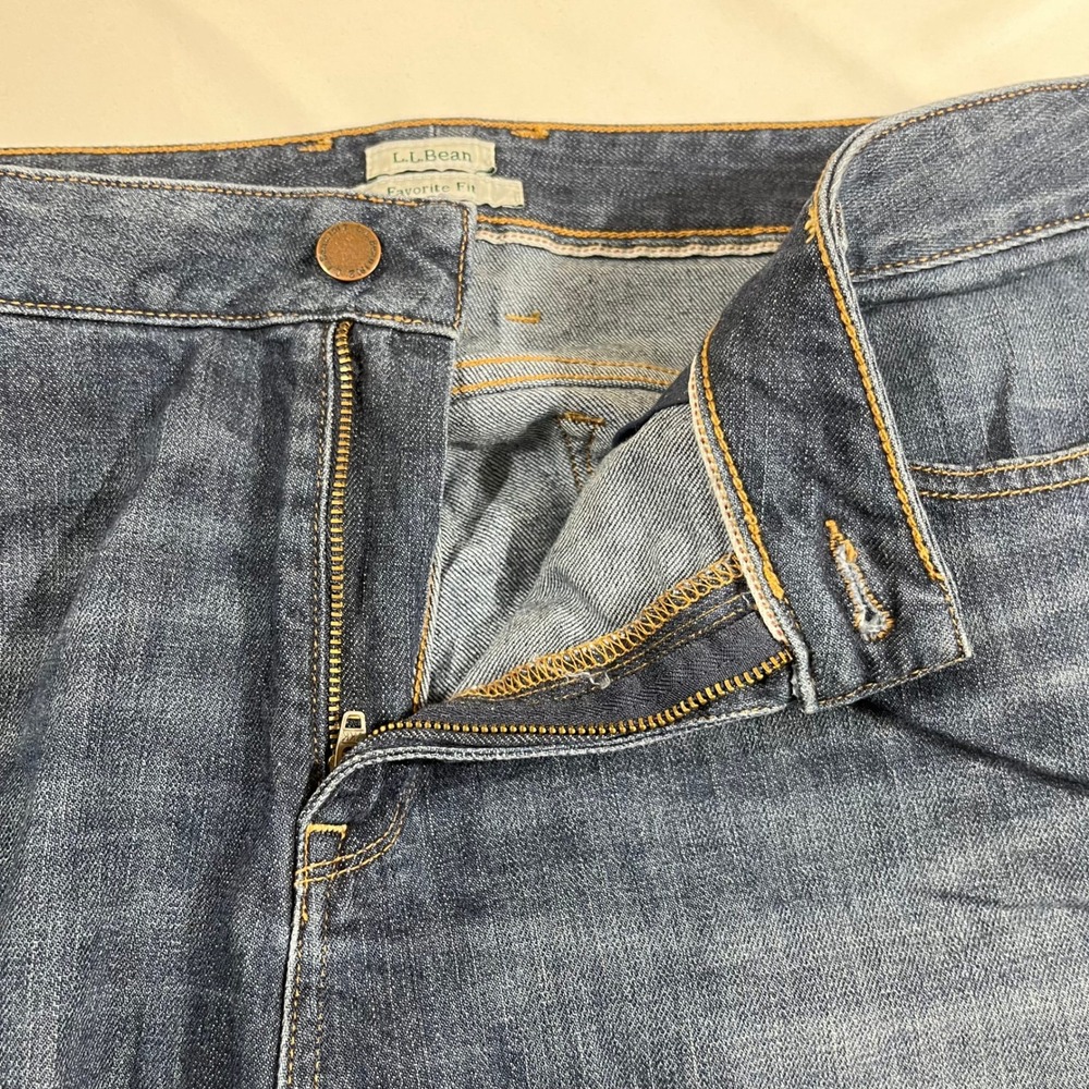 L.L.Bean Favorite Fit Jeans Women 12 MT Blue Straight Leg Medium Wash 292220 - Picture 4 of 13